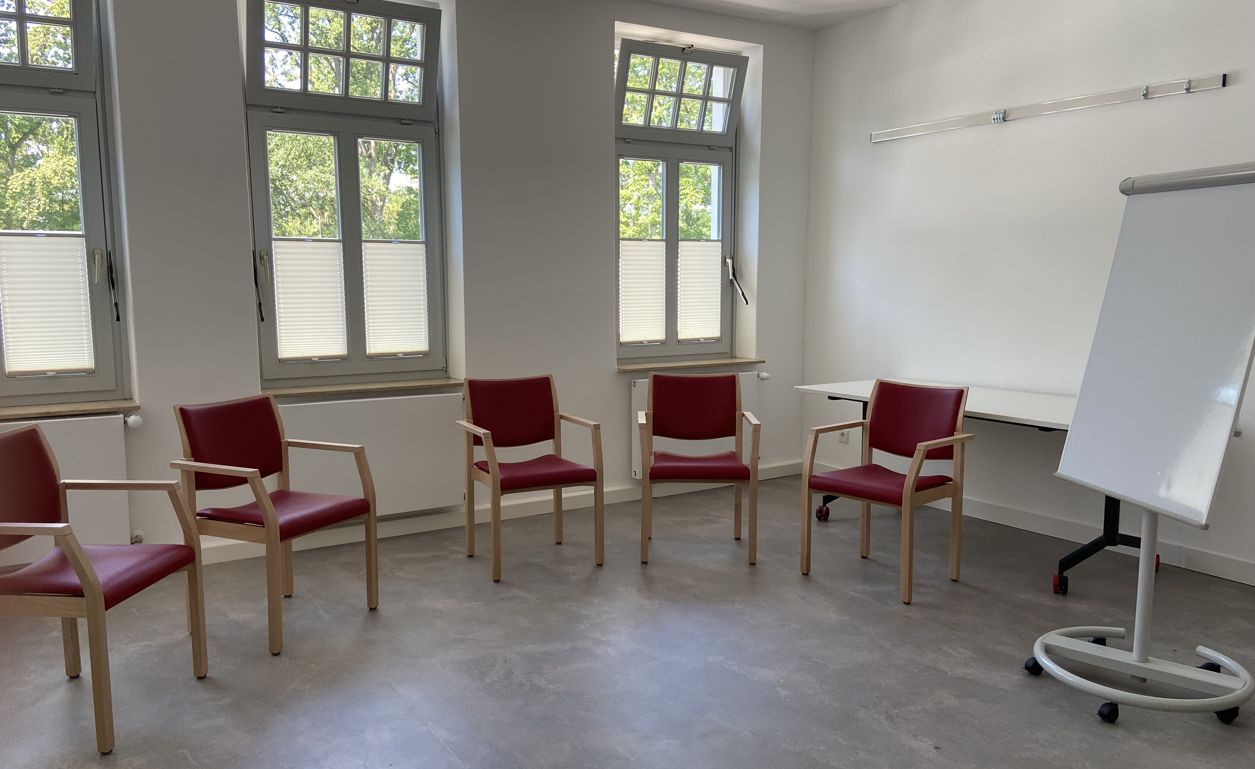 Jede Therapiegruppe hat im sanierten Altbau nun einen eigenen Gruppenraum in der Fachklinik Oldenburger Land. Foto: Kerstin Kempermann